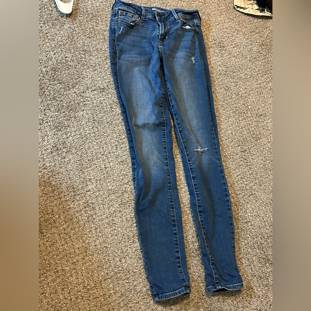 Ripped skinny jeans